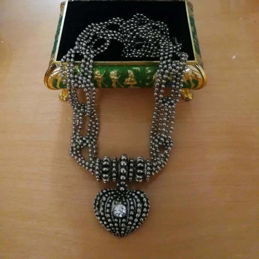Necklace choker